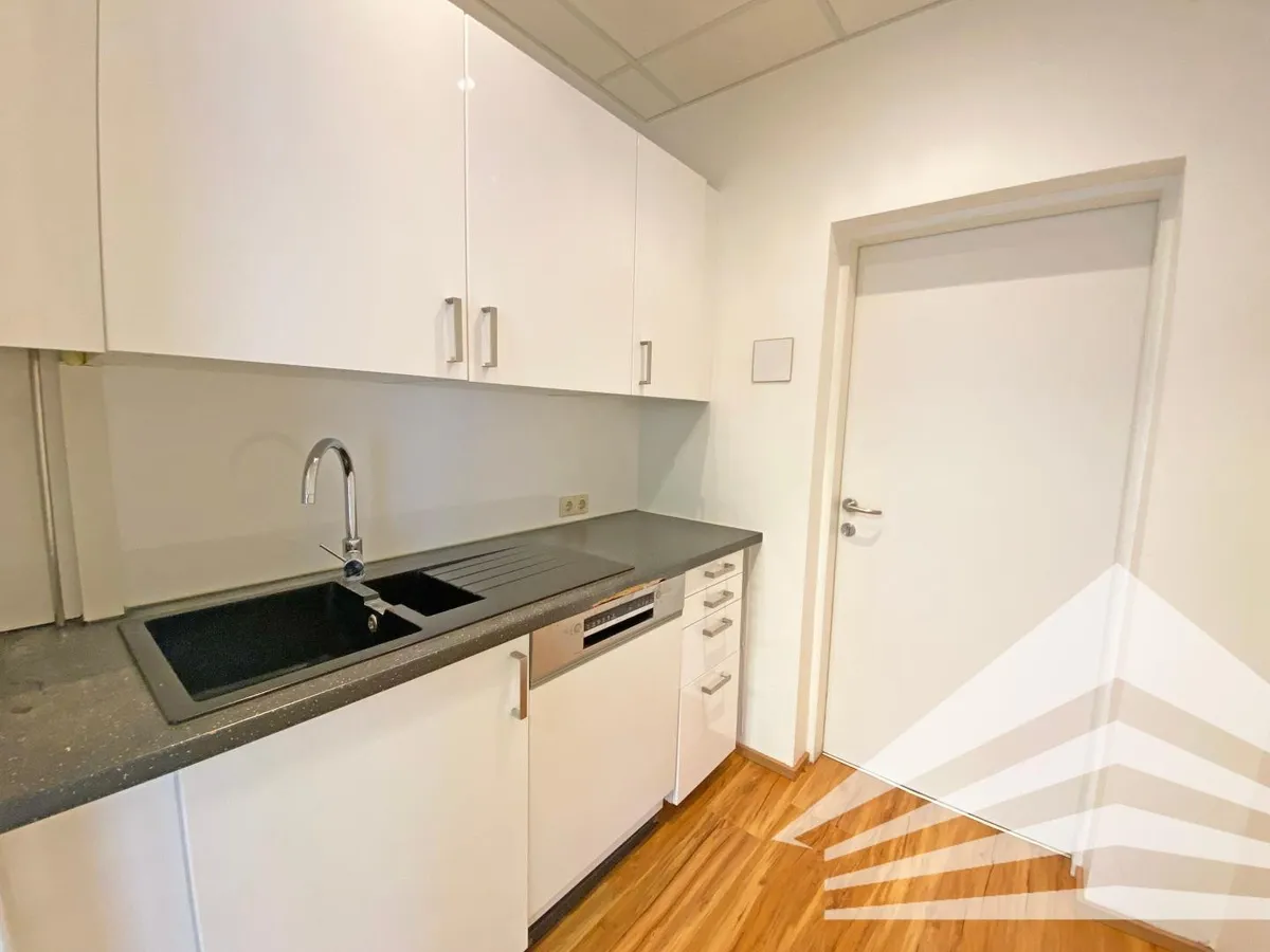 Neu sanierte 120 m² Bürofläche am Schillerpark! Tiefgarage! - Ansicht 2
