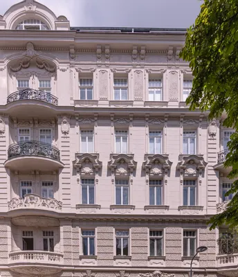 Sanierter Altbau in zentraler Ruhelage – Bild 1