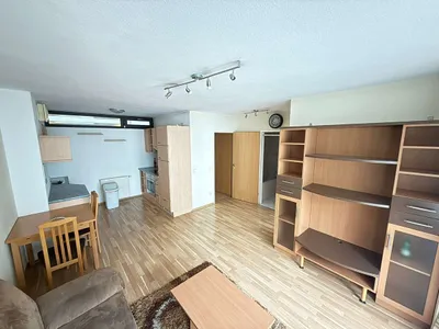 Ruhige 2-Zimmer-Wohnung mit Loggia - möbliert oder teilmöbliert - Top-Lage – Bild 2