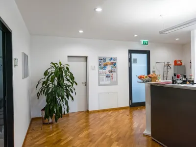 6-Zimmer-Gewerbeimmobilie mieten in Salzburg Stadt – 146 m², € 2.200 – Bild 2 von 8