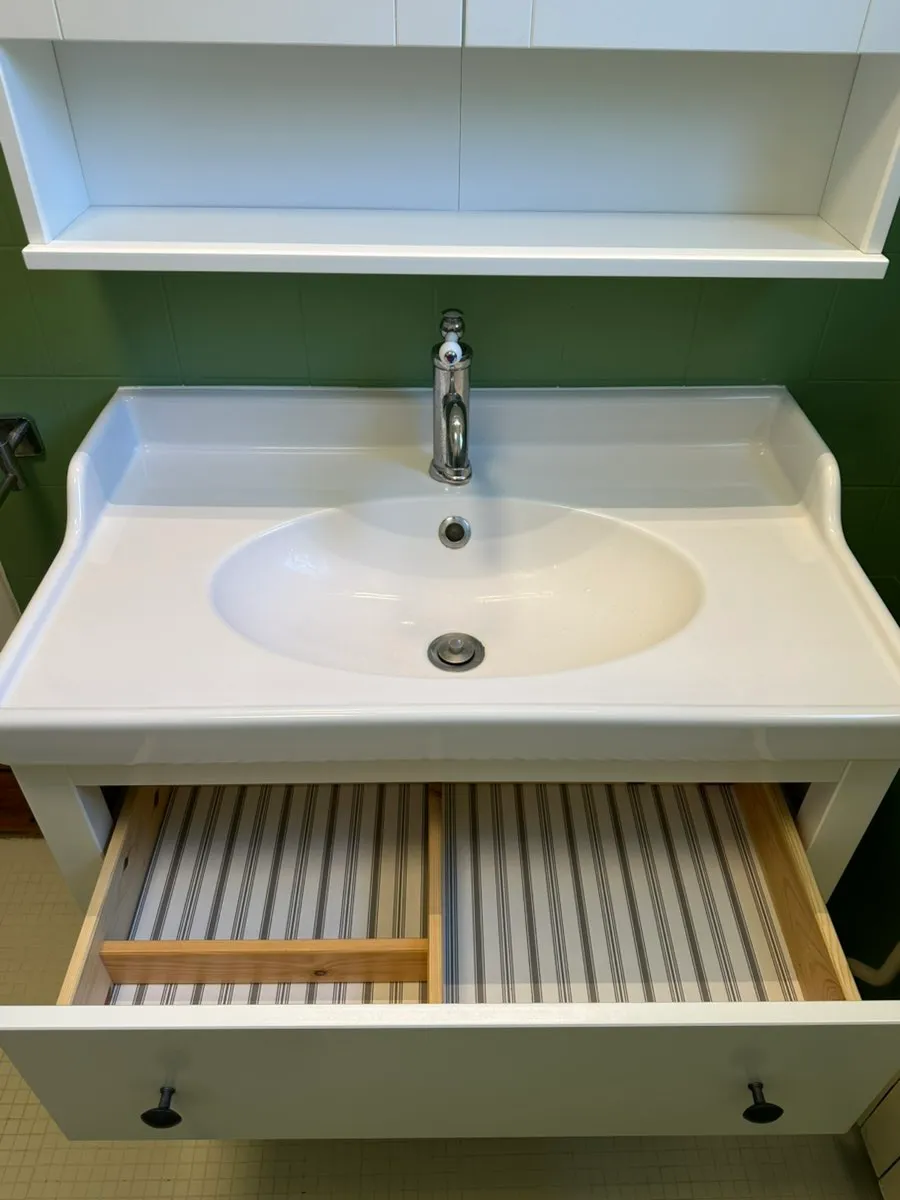 IKEA Hemnes Badmöbel-Set in Weiß - Waschbeckenunterschrank + Spiegelschrank, € 220,- (8160 Weiz)