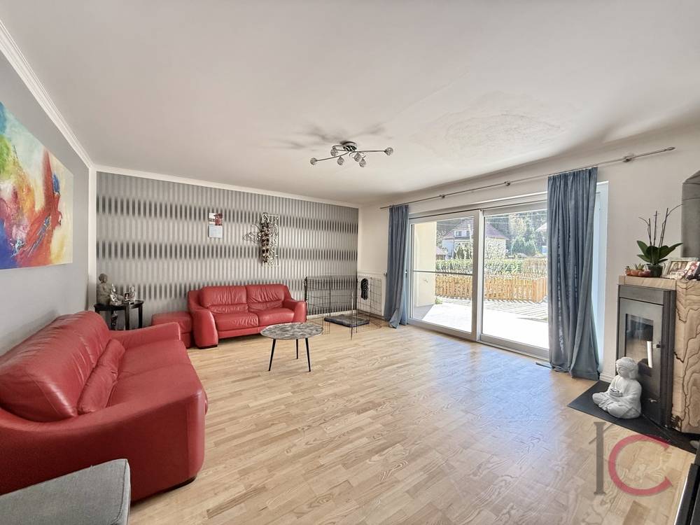 Lichtdurchflutete 5-Zi.-Wohnung mit Terrasse & Garten in Ruhelage - Ansicht 3
