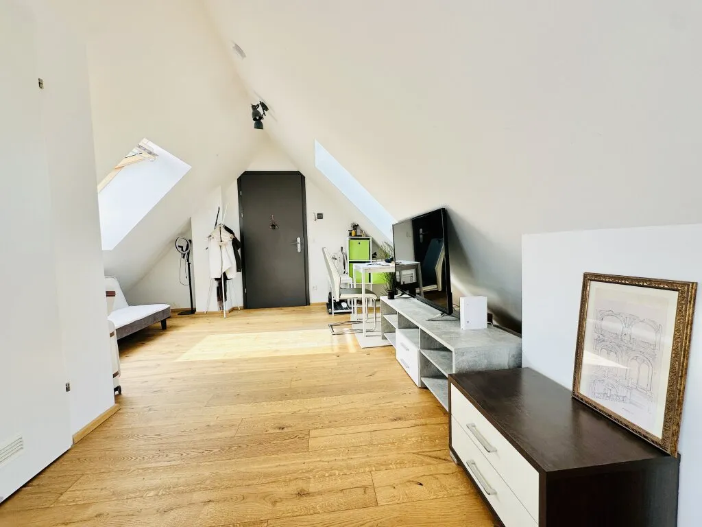 AB SOFORT BEZIEHBAR! Tolle 2 Zimmerwohnung + Terrasse nahe der Alten Donau! Inkl. Einbauküche & Klimaanlage! U1 Alte Donau & Kagran! - Ansicht 3