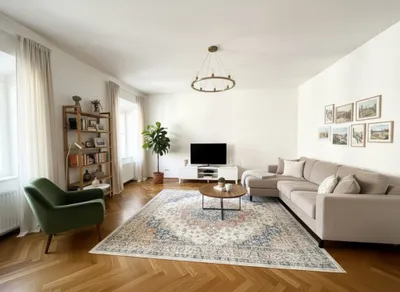 UNBEFRISTET: Klimatisierte Altbauwohnung im Stadtzentrum / Air-conditioned flat in the city centre