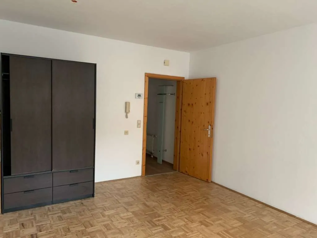 Attraktive Kleinwohnung 30 m², teilmöbliert, Linz Zentrumsnähe - Ansicht 3