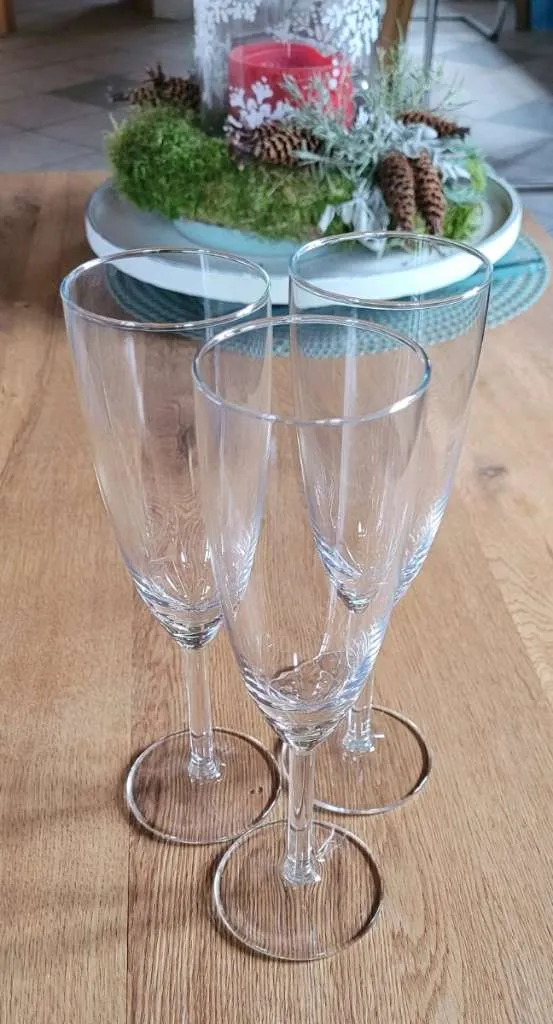 30 Sektgläser von Ikea