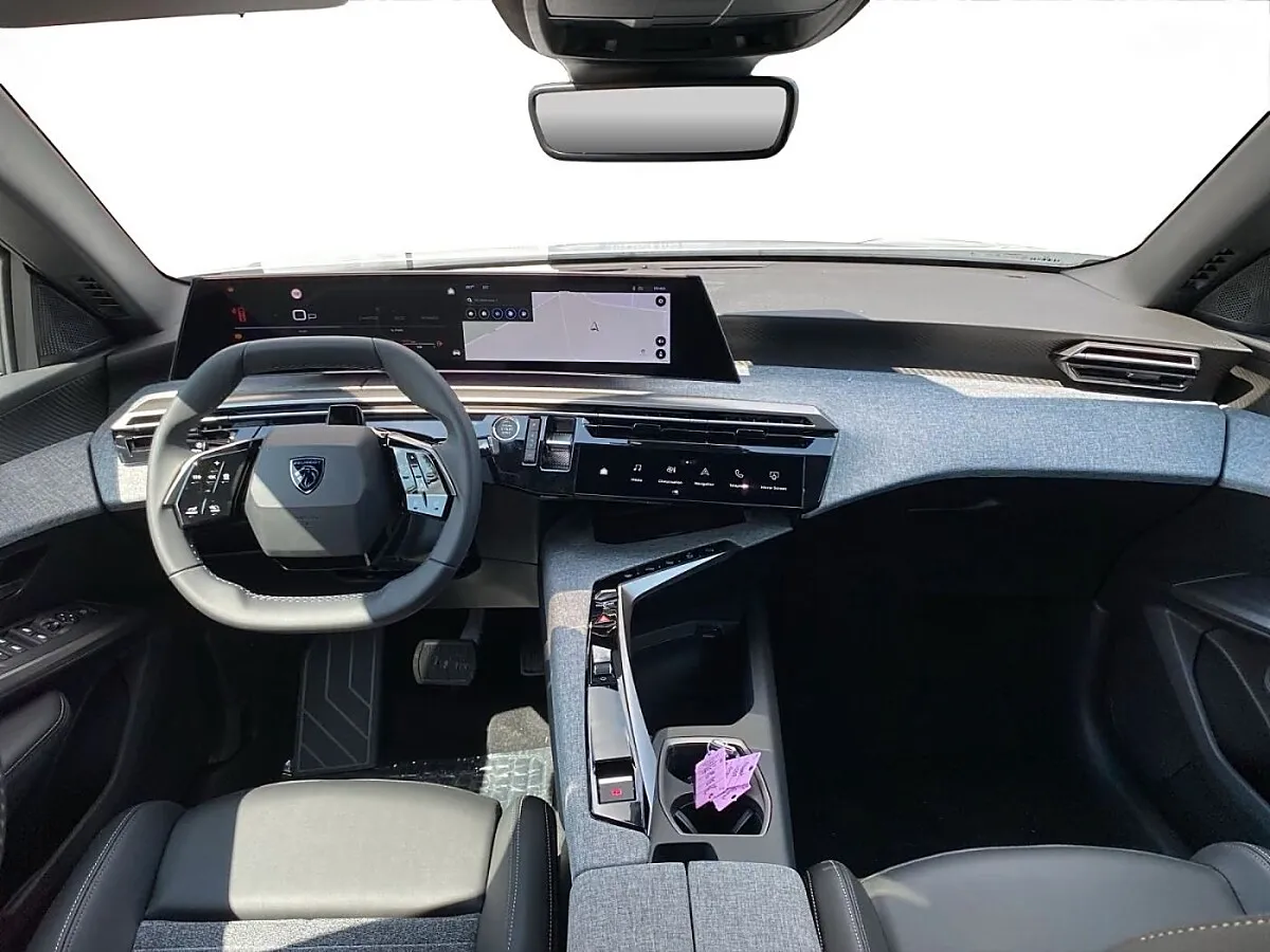 Peugeot 3008 1.2 Hybrid 145 Allure + AHV – Bild 13