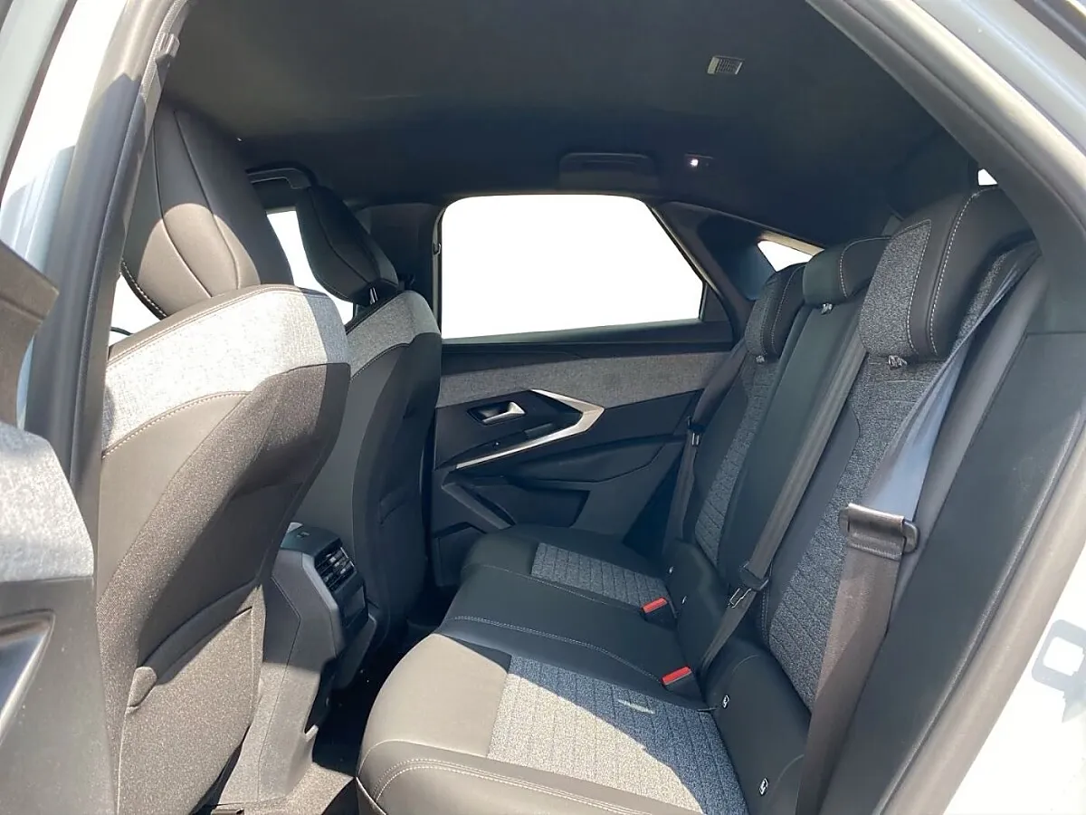 Peugeot 3008 1.2 Hybrid 145 Allure + AHV – Bild 12