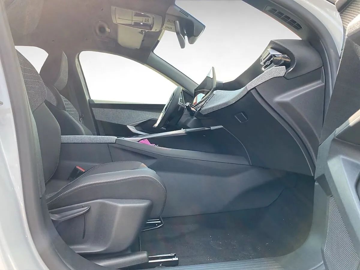Peugeot 3008 1.2 Hybrid 145 Allure + AHV – Bild 17