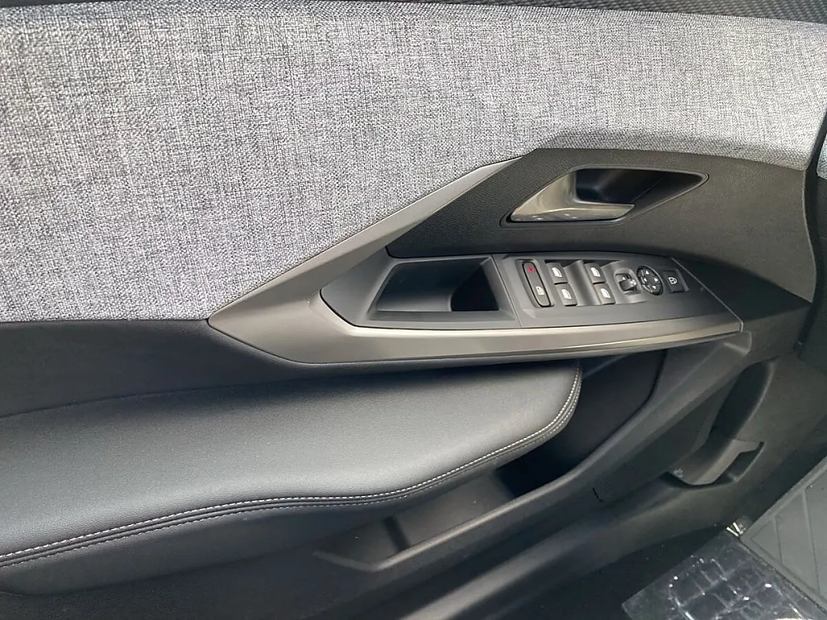 Peugeot 3008 1.2 Hybrid 145 Allure + AHV – Bild 11