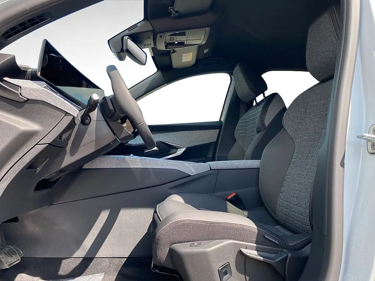 Peugeot 3008 1.2 Hybrid 145 Allure + AHV – Bild 9