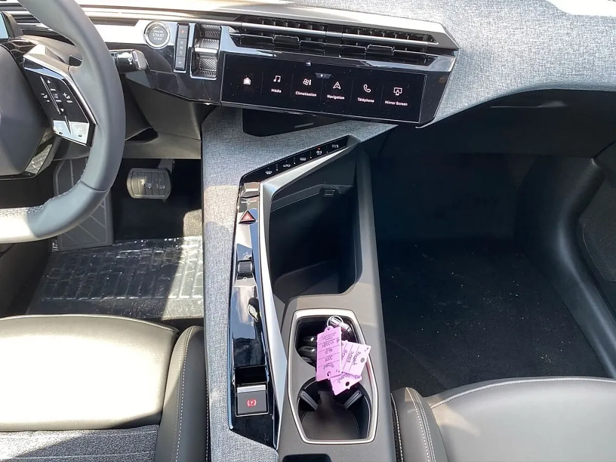 Peugeot 3008 1.2 Hybrid 145 Allure + AHV – Bild 14