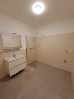 4-Zimmer-Wohnung mieten in Krems Land – 102 m², € 1.300 – Bild 10 von 12