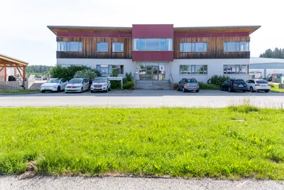 Gewerbeimmobilie mieten in Gmünd – 370 m², € 13