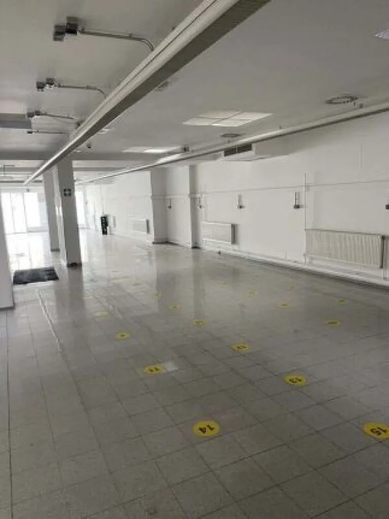 Großzügige Handelsfläche mit Lager am Boznerplatz zu vermieten - Ansicht 3