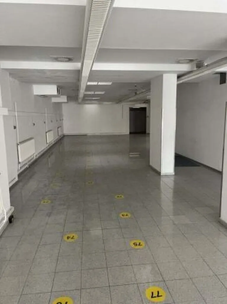 Großzügige Handelsfläche mit Lager am Boznerplatz zu vermieten - Ansicht 2