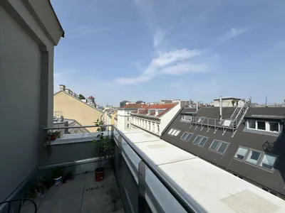 Große 5 Zimmer im frisch ausgebauten Dachgeschoss mit DG-Terrasse! – Bild 2