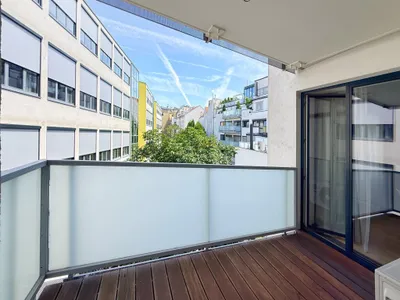 Möblierte 3-Zimmer-Wohnung mit Balkon an der Grenze zum 1. Bezirk - 2 Schlafzimmer, Klimaanlage & Garagenoption.
