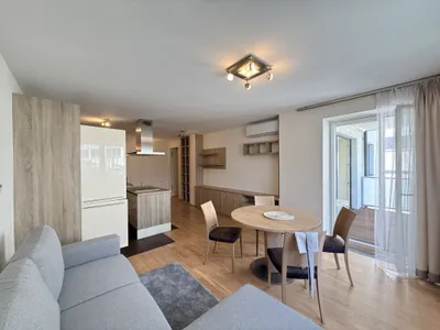 Möblierte 3-Zimmer-Wohnung mit Balkon an der Grenze zum 1. Bezirk - 2 Schlafzimmer, Klimaanlage & Garagenoption. – Bild 2