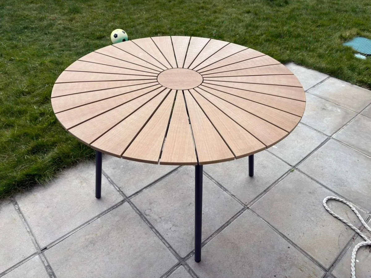 Runder Gartentisch von JYSK, € 100,- (2483 Ebreichsdorf)