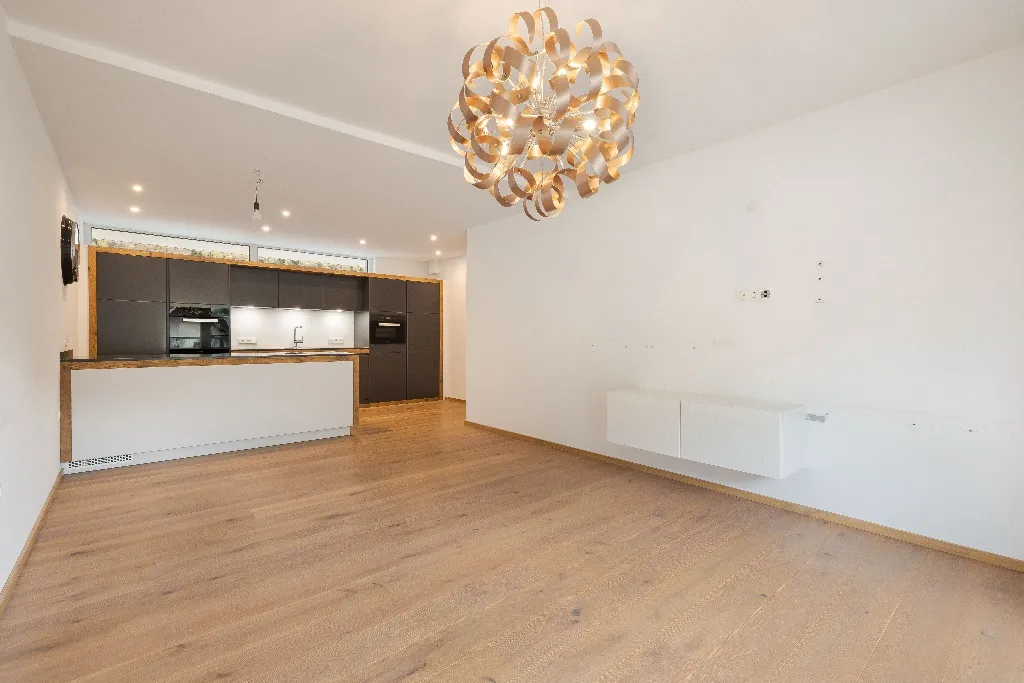 GROSSZÜGIGE 3-ZIMMER-WOHNUNG MIT BERGBLICK IN ZENTRALER LAGE - Ansicht 3