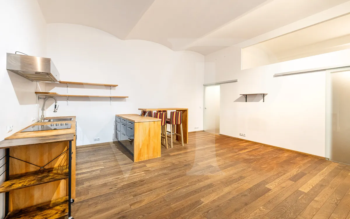 Charmante Altbauwohnung im 7. Bezirk mit Garten - Ansicht 2