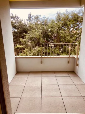 2-Zimmer-Mietwohnung mit südseitiger Loggia und Weitblick - Top Zustand – Bild 2