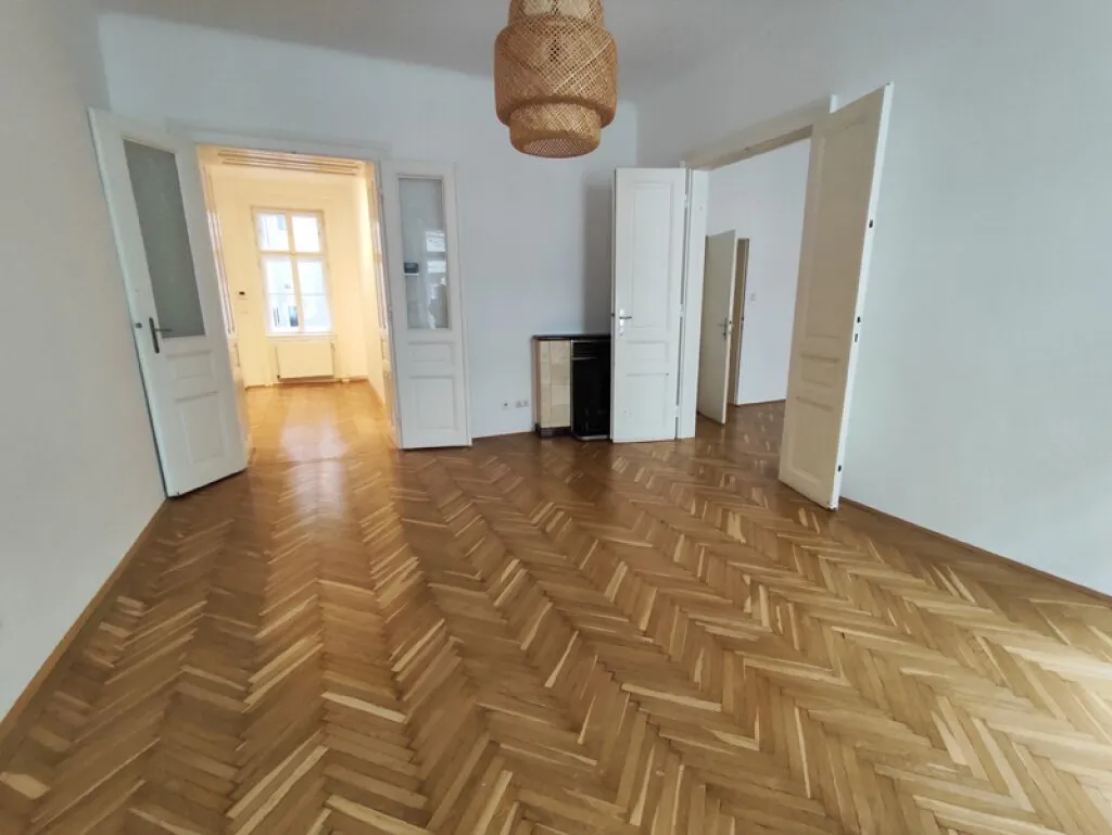 STILALTBAU! Ruhige, hofseitige 2-Zimmer Altbauwohnung in der Westbahnstraße! – pohled 2