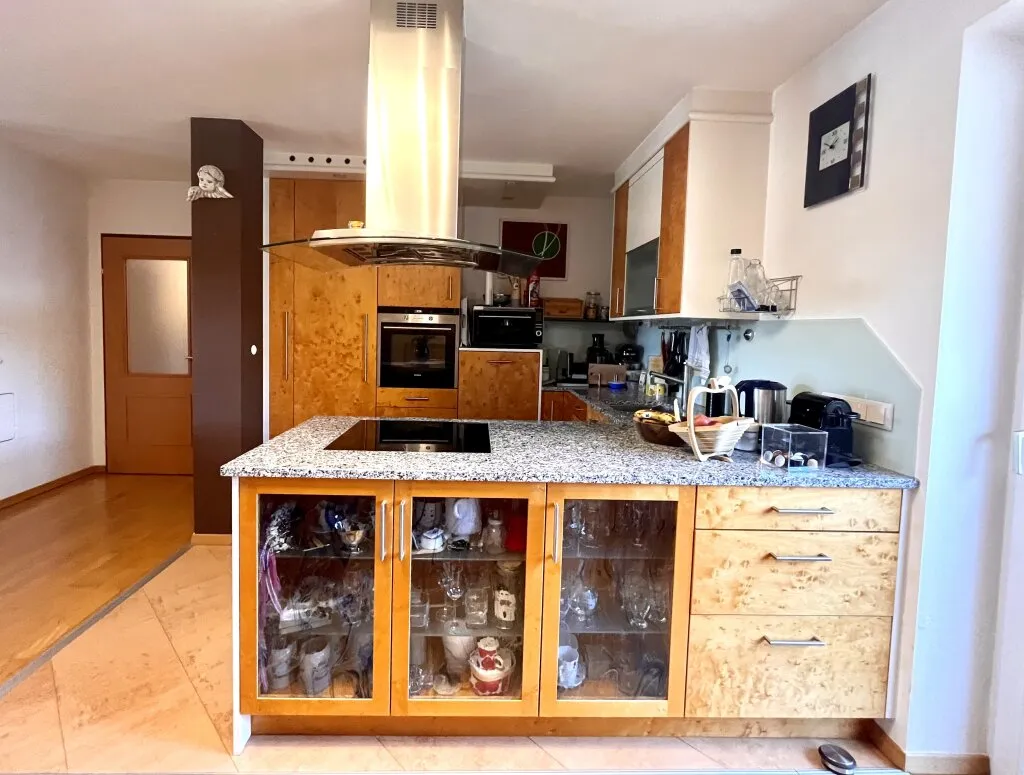 Thalgau: Charmante 4-Zimmer-Wohnung mit zwei Balkonen und ausbaufähigem Dachboden - Ansicht 2