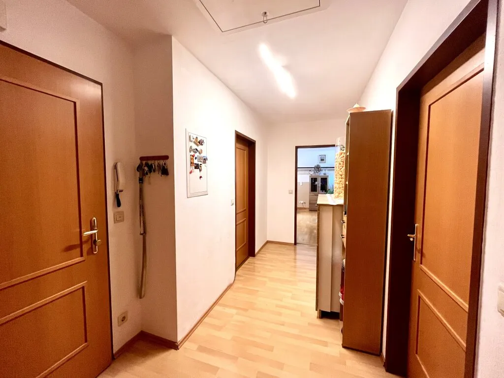 Thalgau: Charmante 4-Zimmer-Wohnung mit zwei Balkonen und ausbaufähigem Dachboden - Ansicht 3