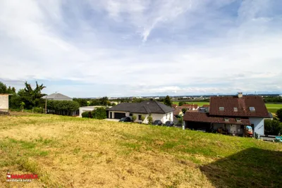 Grundstück kaufen in Wels – 1 294 m², € 370.000