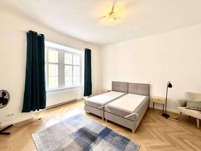 SOFORT BEZUGSFERTIG! Hofruhelage + Stuckdecken + historisches Biedermeierhaus + geschmackvolle Ausstattung! – Bild 3