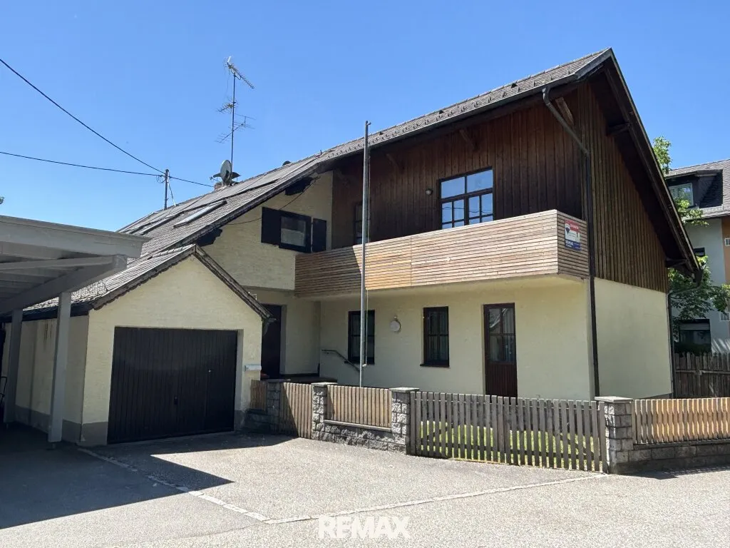 Großzügiges Ein- oder Zweifamilienhaus mit Pool in attraktiver, zentraler Lage – pohled 2