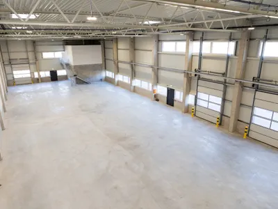 Gewerbeimmobilie kaufen in Salzburg-Umgebung – 1 700 m², € 1.900 – Bild 2 von 5