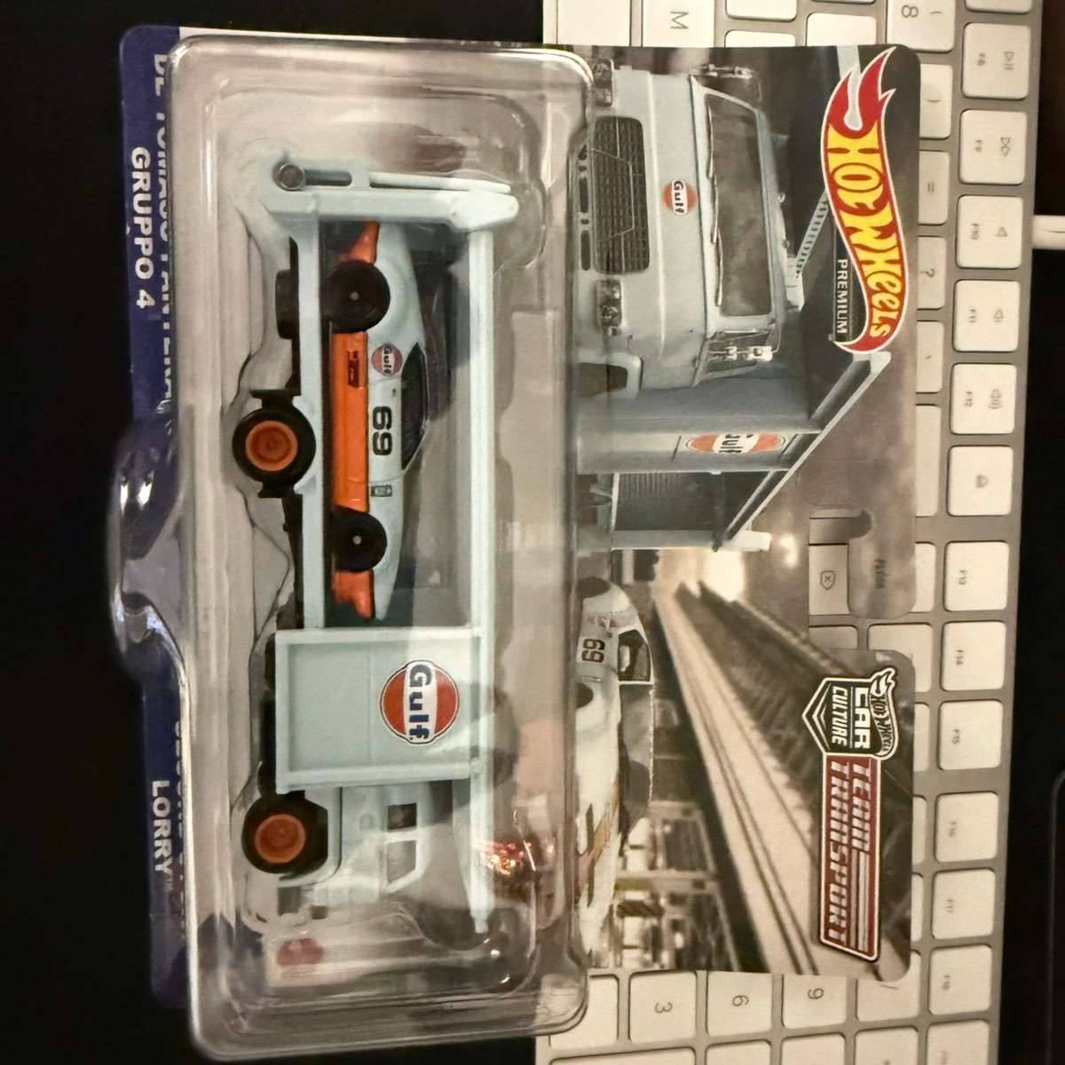 Hot Wheels - #57 De Tomaso Pantera Gruppo 4 and Second Story Lorry