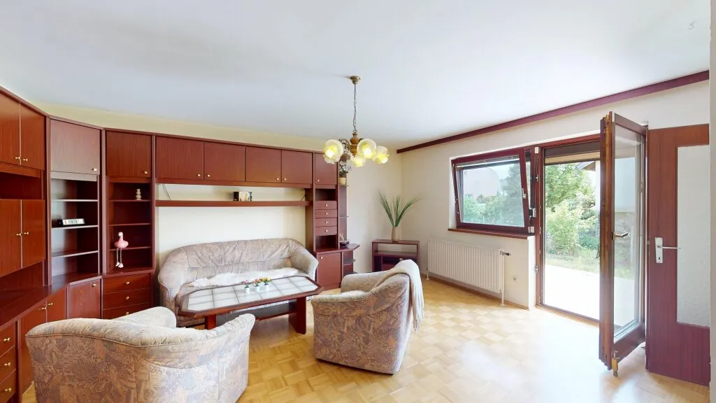 Charmantes Einfamilienhaus mit Garten und Garage in Wien-Eßling - mit Modernisierungspotenzial - Widok 2