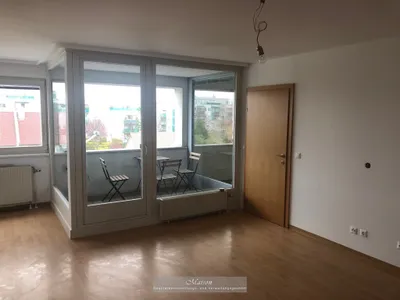 UNBEFRISTETE 3 ZIMMER NEUBAUMIETE * LOGGIA * 2 GARAGENPLÄTZE MÖGLICH * 860,- NETTOMIETE + BETRIEBSKOSTEN – Bild 2