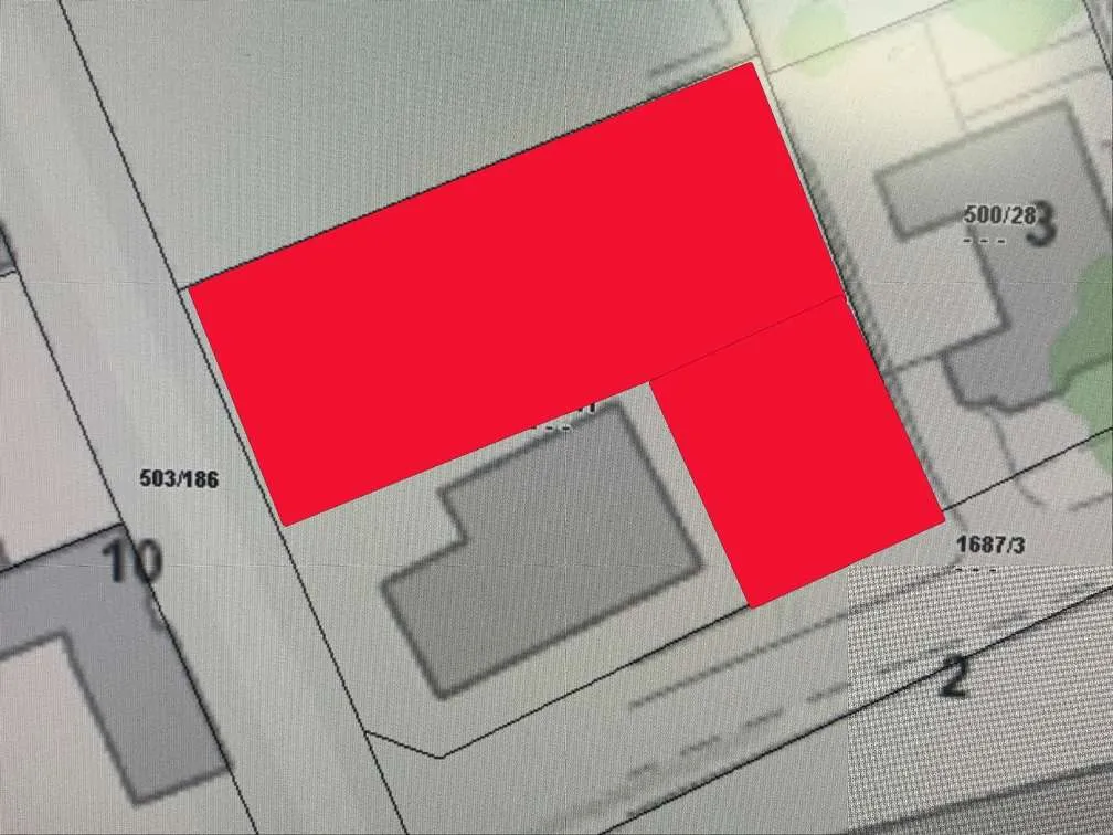 Land, 1900 m²