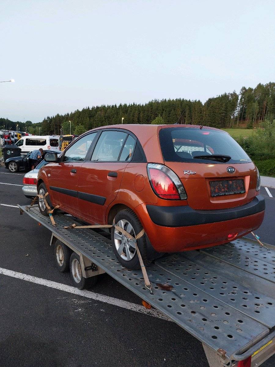KIA Rio Klein-/ Kompaktwagen, 2009, 200.000 km, € 400,- - willhaben