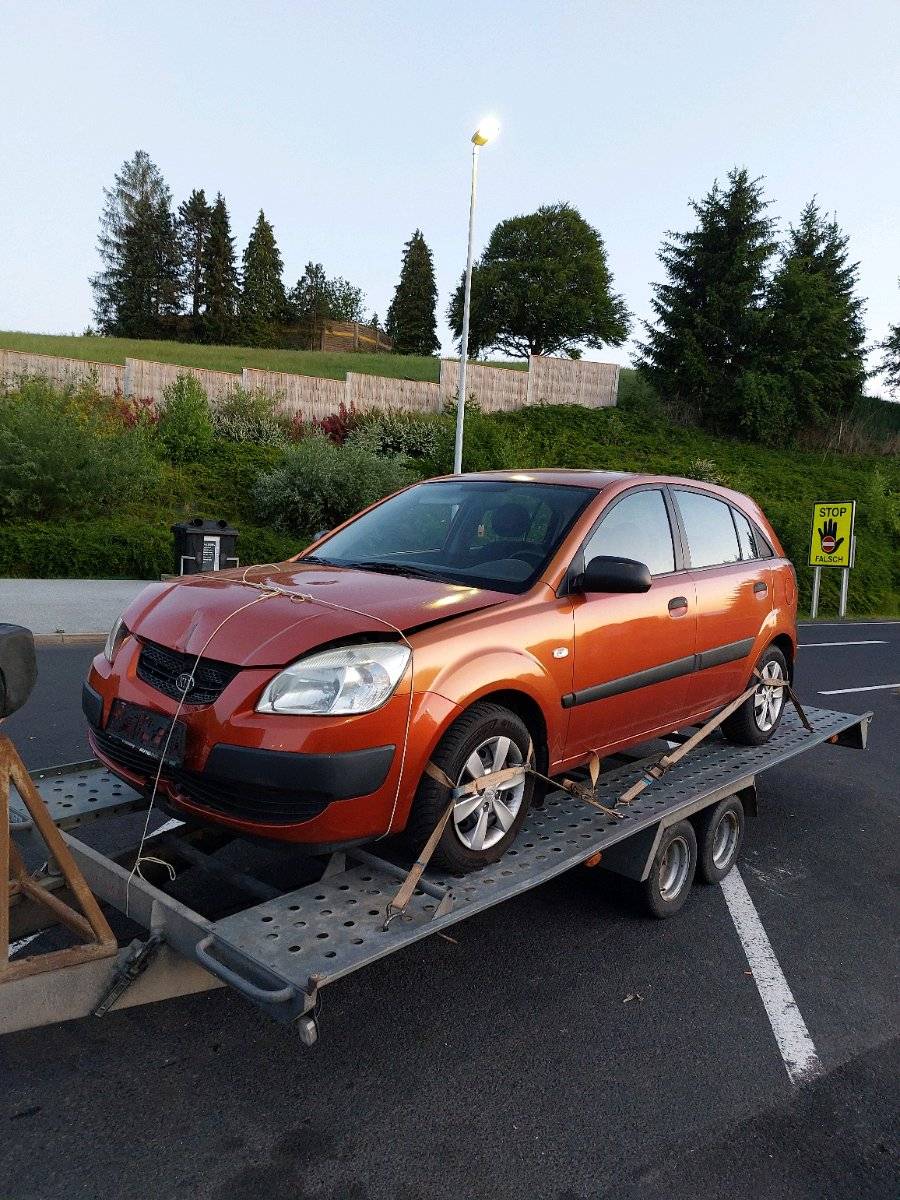 KIA Rio Klein-/ Kompaktwagen, 2009, 200.000 km, € 400,- - willhaben