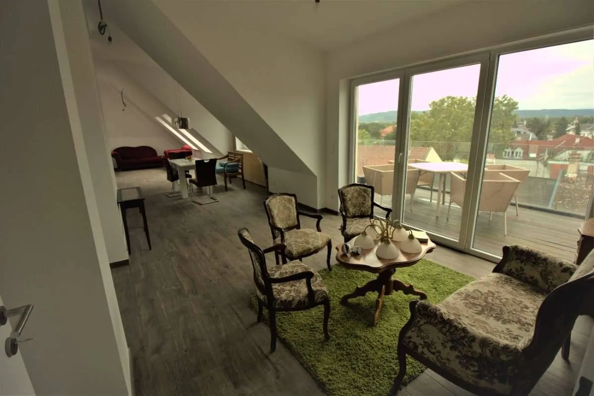 Exklusives Penthouse in Stockerau - Panoramablick, 3 Dachterrassen & hochwertige Ausstattung - Ansicht 2