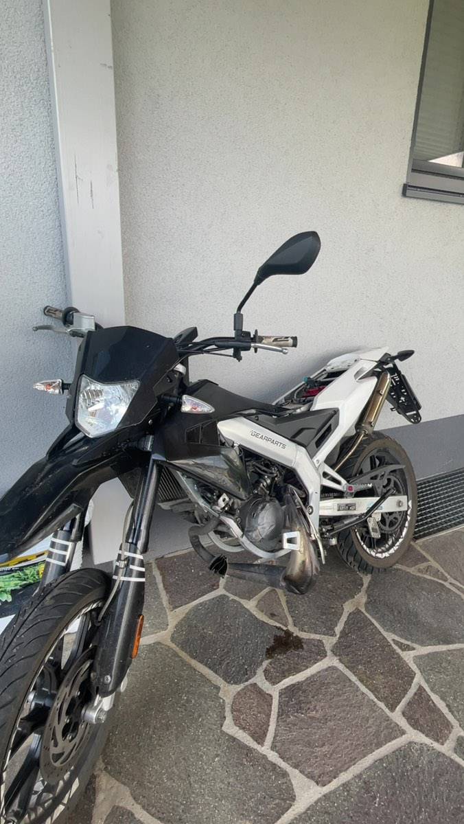 Unfall Moped Aprillia sx 50, Schlachtfahrzeug