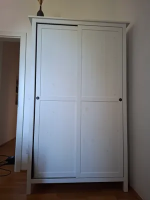 IKEA HEMNES Kleiderschrank weiß - 2 Schiebetüren, € 90,- (8280 Fürstenfeld)