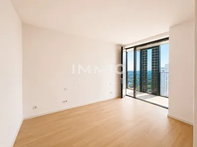 46. Etage im DC2 - Helles 2-Zimmer-Apartment mit 15 m² Aussichtsterrasse – Bild 2