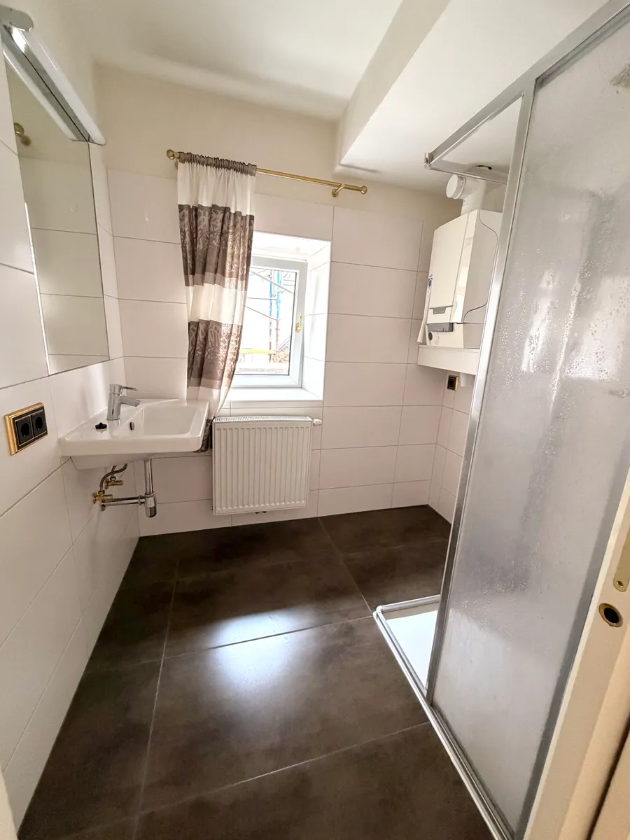 Helle 3-Zimmer-Altbauwohnung im Herzen von Freistadt mit Parkblick – pohled 3