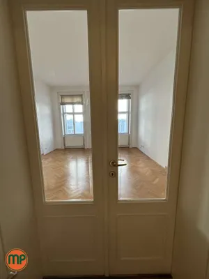 Beste Lage trifft Altbaucharme - 2 Zimmerwohnung am Schwarzenbergplatz – Bild 3