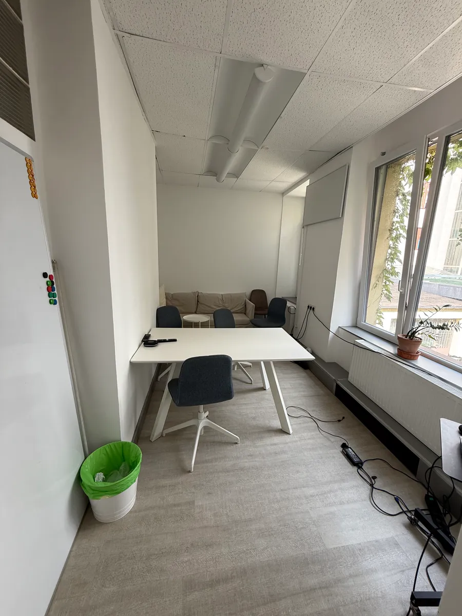 Helles 12-m²-Büro zur Untermiete (Mo-Do) - Klima & Meetingraum - Ansicht 3