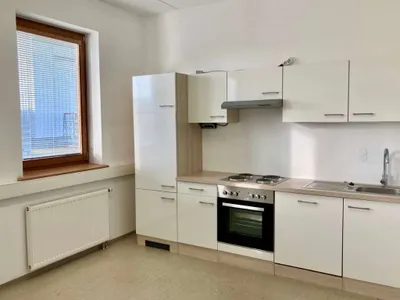 3-Zimmer-Gewerbeimmobilie mieten in Wiener Neustadt Land – 2 400 m², € 3.470 – Bild 17 von 31