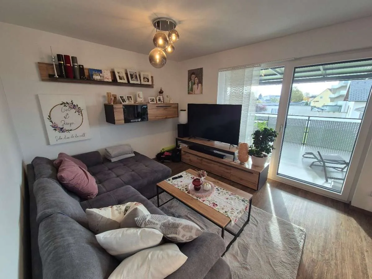 Exklusive 3-Zimmer-Wohnung mit 21 m² Süd-Balkon, hochwertiger DAN-Küche & Carport – pohled 3