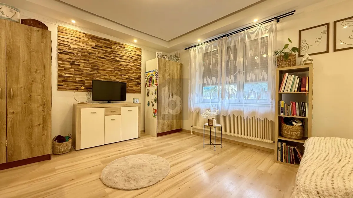 RUHELAGE MIT SANIERTEM WOHNRAUM, VOLLKELLER & 1.206 QM WALD - Widok 3